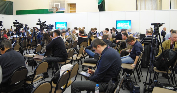 Doc22.ru Пресс-центр форума был заполнен перед встречей президента Путина со своими сторонниками.