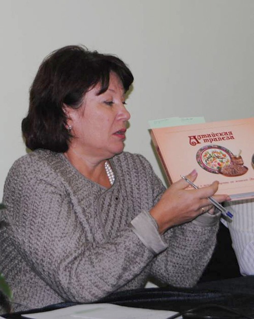 Татьяна Зеленина считает кулинарную книгу «Алтайская трапеза» душевной и полезной.