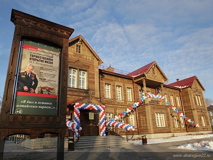В прошлом году была закончена реконструкция здания-памятника школы под мемориальный музей М.Т.Калашникова в селе Курья Курьинского района.