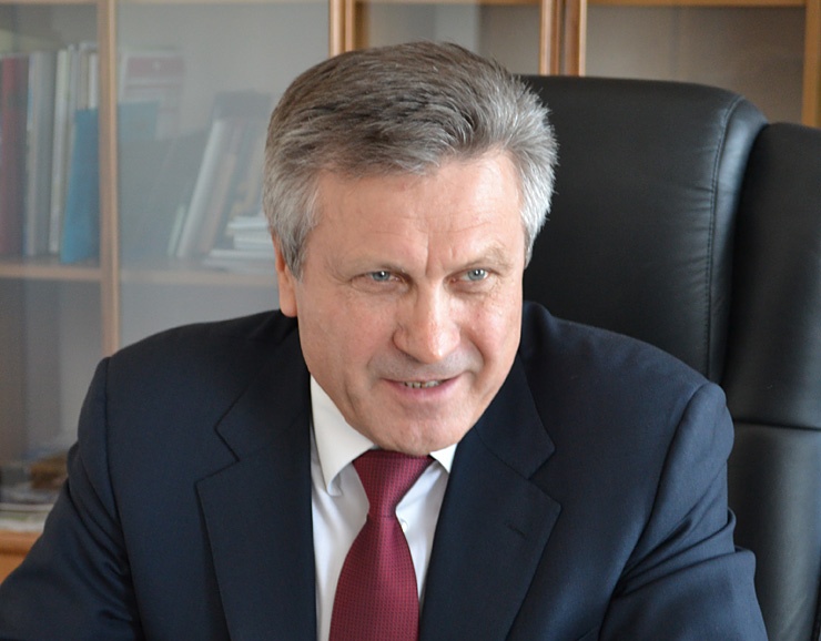 Ректор Землюков считает, что площадкой консолидации научных исследований в регионе АлтГУ стал неслучайно.