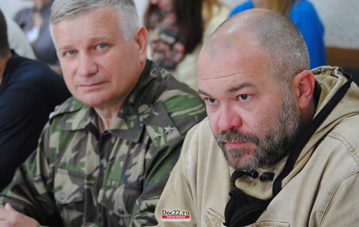 Doc22.ru «Фронтовики-экологи»: Грибков и Горбунов (слева) с недавних пор стали активистами Алтайского отделения ОНФ. 