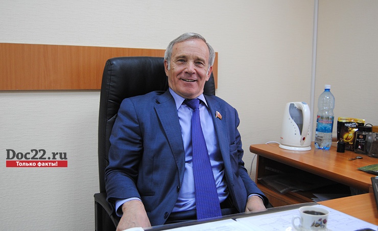 Doc22.ru Не исключено, что Сергею Юрченко придется покинуть обжитой кабинет первого секретаря крайкома уже в начале будущего года. 