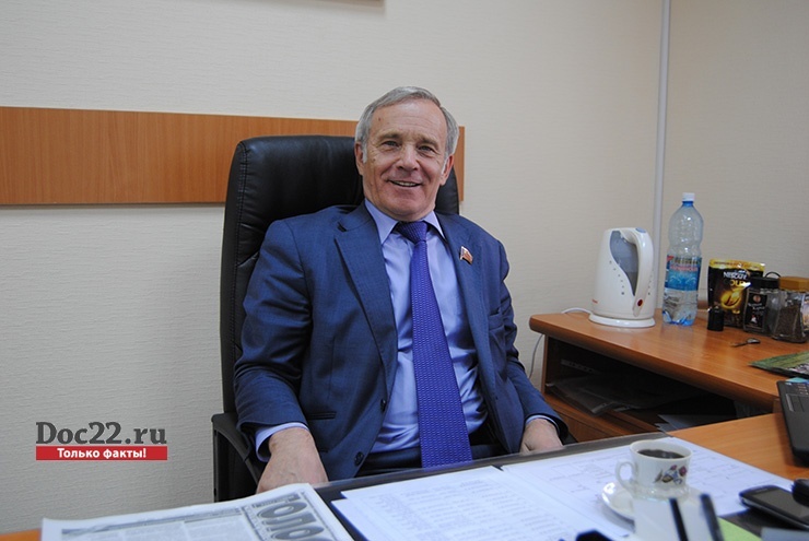 Doc22.ru Алтайские коммунисты, по-видимому, и не знают, что 1-ый секретарь Алтайского крайкома КПРФ Сергей Юрченко контролирует самый значительный в регионе партийный капитал.