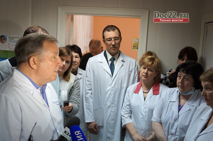 Doc22.ru Александр Карлин заверил сотрудников Заринской детской поликлиники, что программа "Земский доктор" будет распространена и на малые города. 