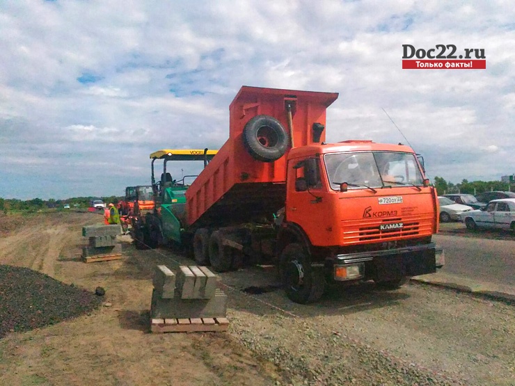 Doc22.ru На средства из краевого бюджета в Новоалтайске ремонтируют важную транспортную артерию. 