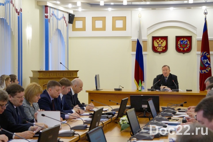Doc22.ru Александр Карлин призвал участников заседания и глав муниципалитетов неформально подойти к подготовке к паводку.
