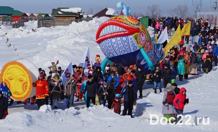 Doc22.ru Фестиваль «Сибирская масленица» в Алтайском крае традиционно начинается масленичным парадом