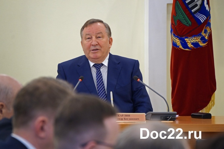 Doc22.ru  Александр Карлин: Алтайский край входит в число лидеров в СФО по оперативности тушения лесных пожаров. 