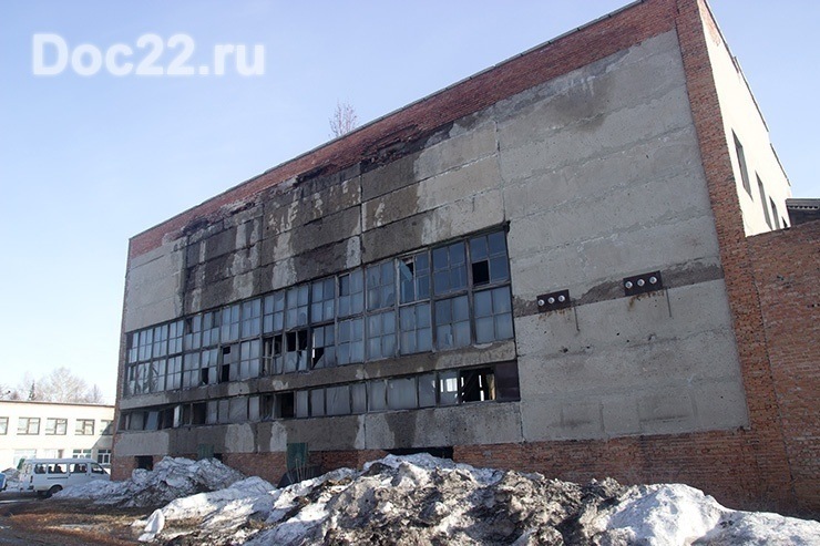 Doc22.ru Аварийное здание старой котельной находится на балансе муниципалитета. Руководство ОАО Племпредприятие «Барнаульское» обратилось в Администрацию города с предложением демонтировать постройку.