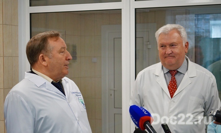Doc22.ru Александр Карлин и Владимир Отмашкин обсудили дальнейшее сотрудничество по ремонту по модернизации больницы №8. 