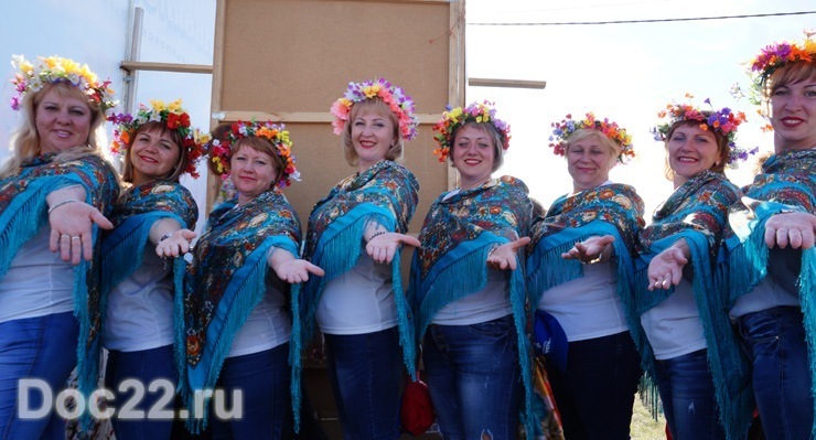 Doc22.ru Ирменский народный хор (Новосибирская область) выступал на III фестивале «На Завьяловских озерах!» 