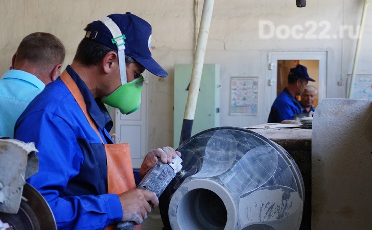 Doc22.ru На Колыванском камнерезном заводе в Алтайском крае продолжают изготавливать вазы
