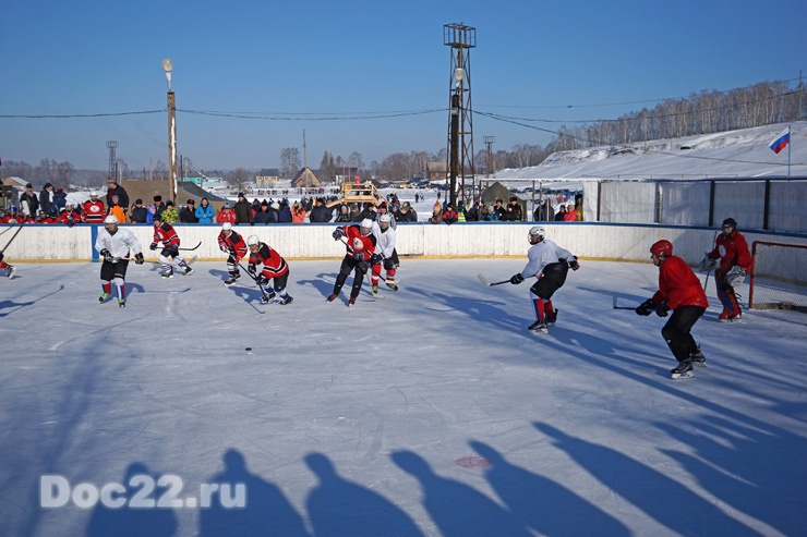 Doc22.ru Во многих селах Алтайского края при поддержке краевого бюджета и предпринимателей построены современные хоккейные коробки и спортивные площадки. Фото из архива Doc22