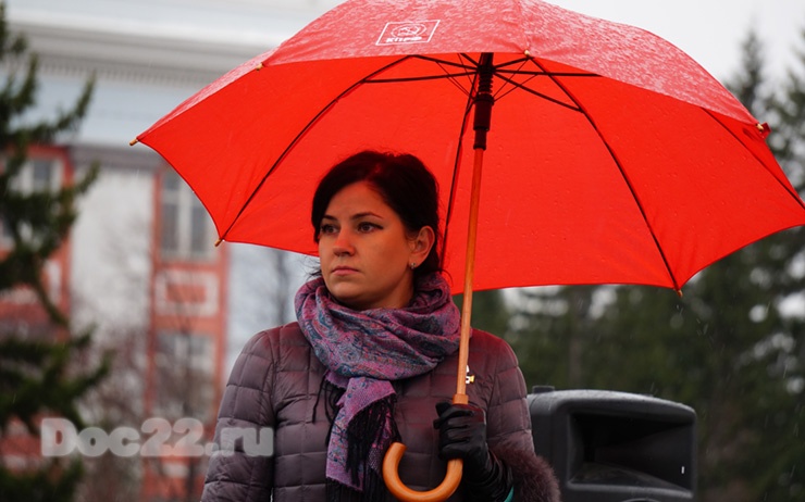 Doc22.ru Защитит ли партийный зонт Марию Прусакову от надвигающейся грозы? Фото из архива Doc22.