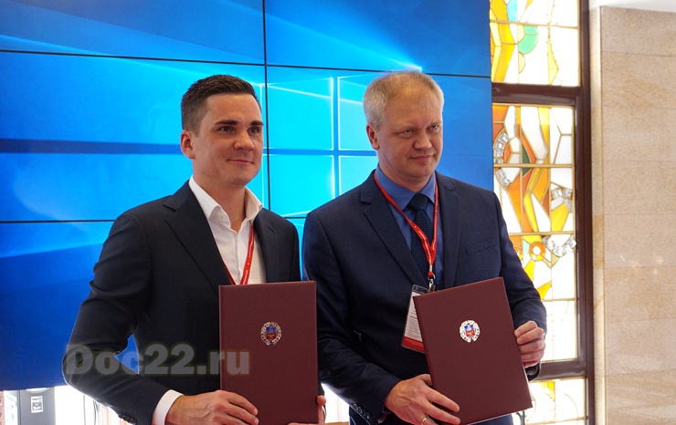 Doc22.ru Максим Герасименко (справа) и Владимир Шилин подписали Соглашение о намерениях дальнейшего развития услуг связи и передачи данных в Алтайском крае.