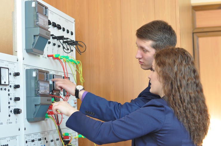 Doc22.ru В новой лаборатории студенты научатся измерять, учитывать и сберегать энергию. Фото АлтГТУ