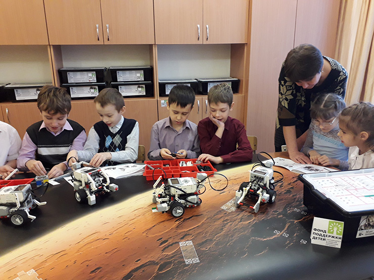 Doc22.ru Особый интерес обучающихся проявляют к конструированию, программированию и робототехнике. Фото Минобрнауки Алтайского края